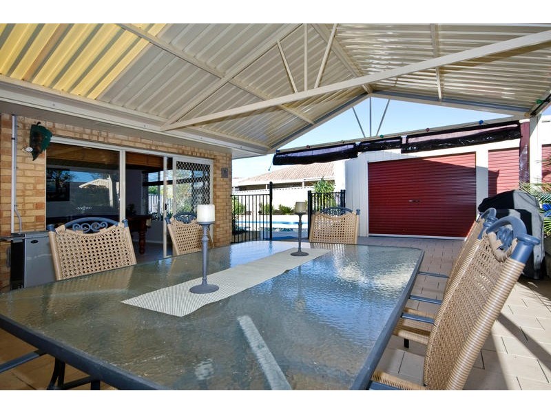 14 Poinsettia Grove, South Lake WA 6164