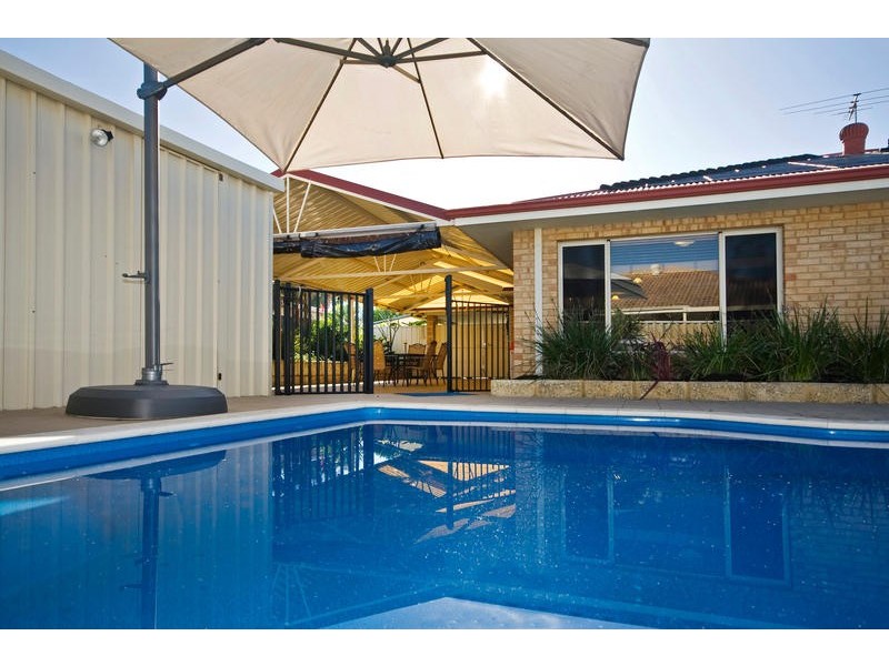 14 Poinsettia Grove, South Lake WA 6164