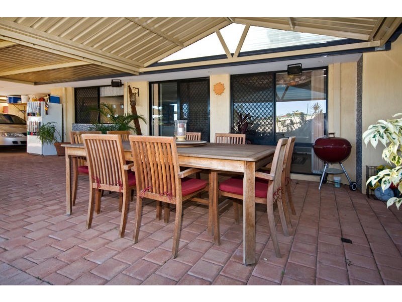 2 Bloodwood Circle, South Lake WA 6164