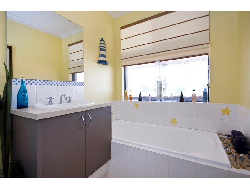 10 Wambiri Close, South Lake WA 6164