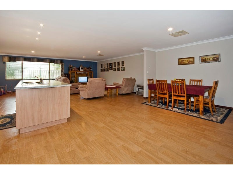 67 South Lake Drive, South Lake WA 6164