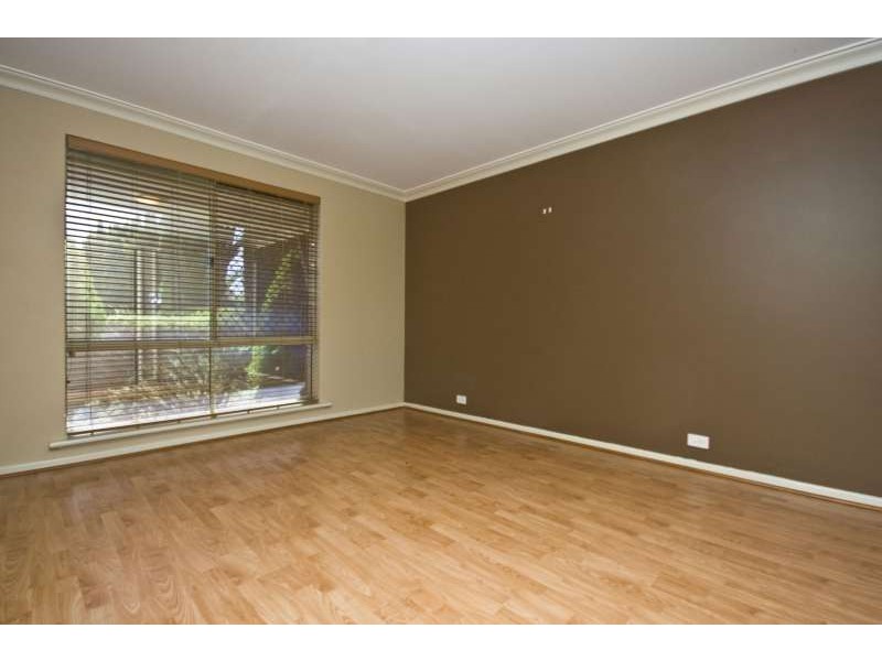 4 Itea Place, South Lake WA 6164