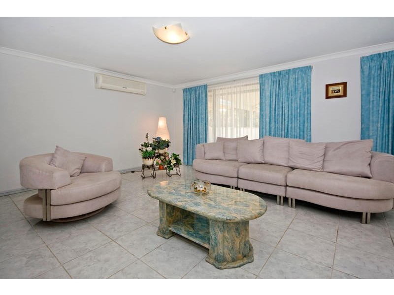 15 Provincial Mews, Bibra Lake WA 6163