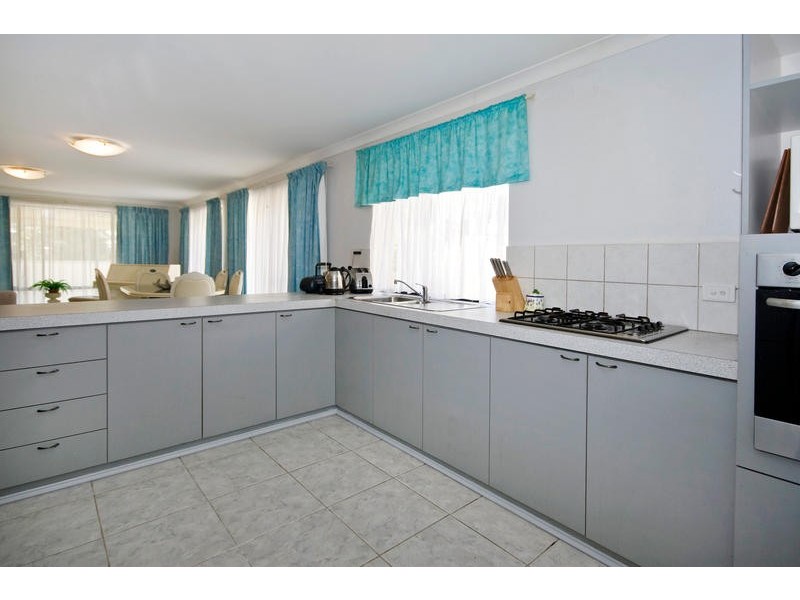 15 Provincial Mews, Bibra Lake WA 6163