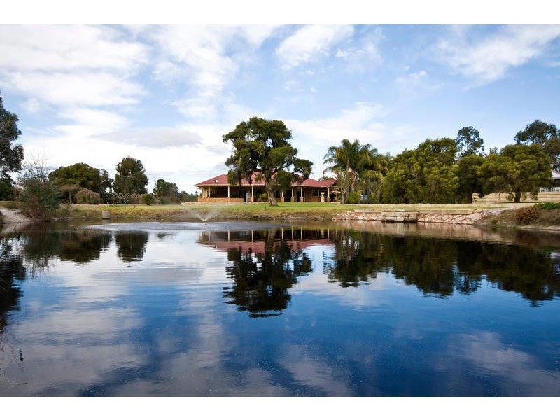 124 Foxton Drive, Oakford WA 6121