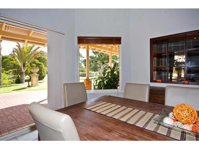 124 Foxton Drive, Oakford WA 6121