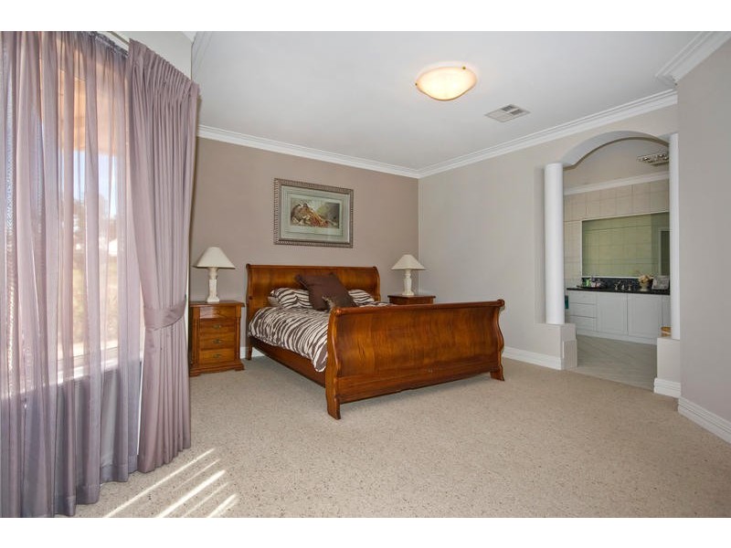 124 Foxton Drive, Oakford WA 6121