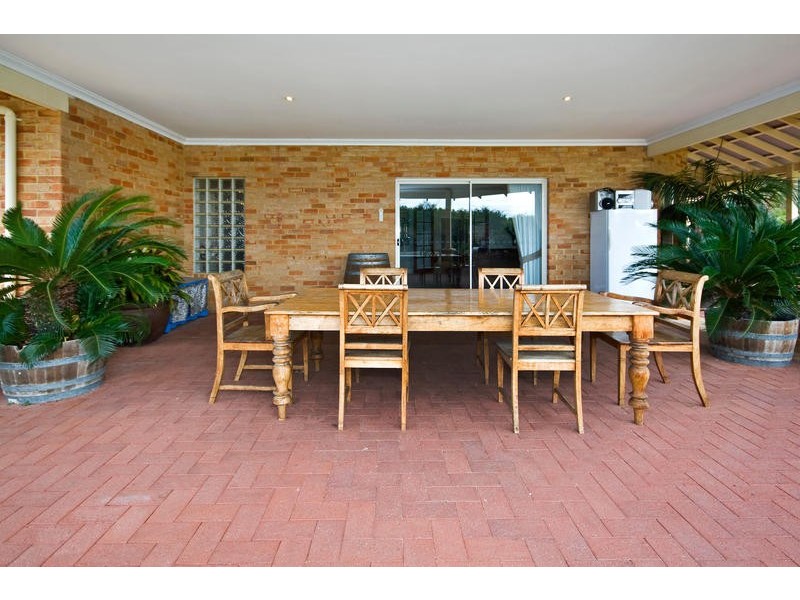 124 Foxton Drive, Oakford WA 6121