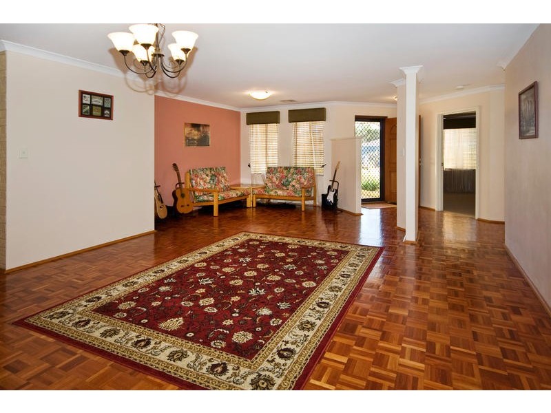 4 Beroona Way, South Lake WA 6164