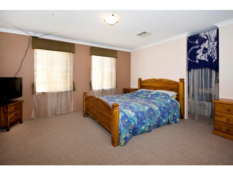 4 Beroona Way, South Lake WA 6164