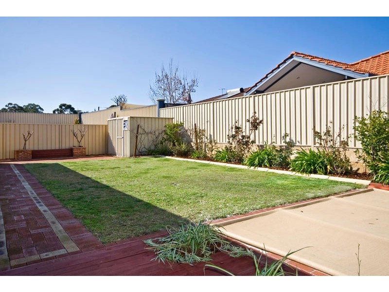 4 Beroona Way, South Lake WA 6164