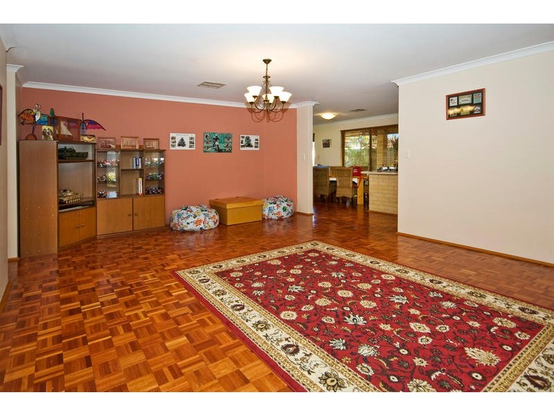 4 Beroona Way, South Lake WA 6164
