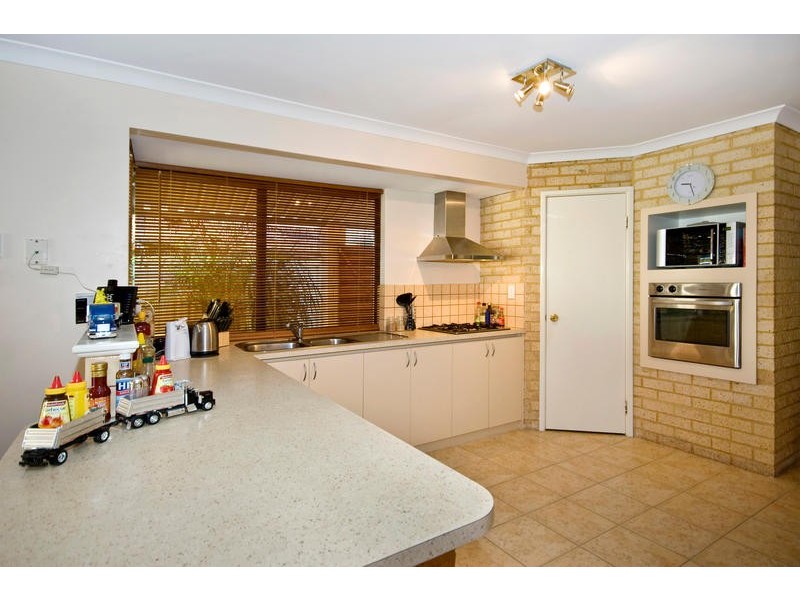 4 Beroona Way, South Lake WA 6164