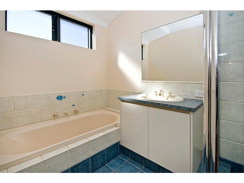4 Beroona Way, South Lake WA 6164