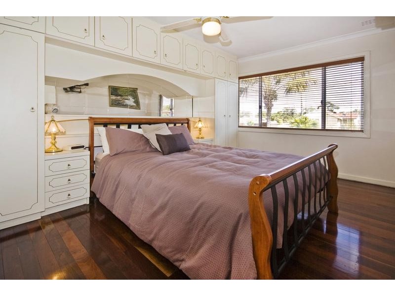 8 Escalus Street, Coolbellup WA 6163