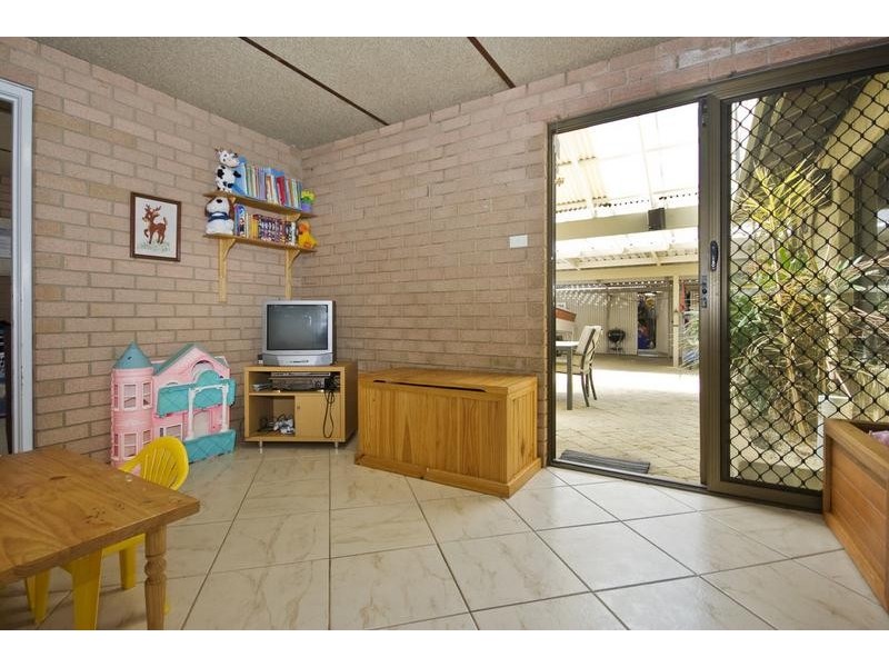 8 Escalus Street, Coolbellup WA 6163