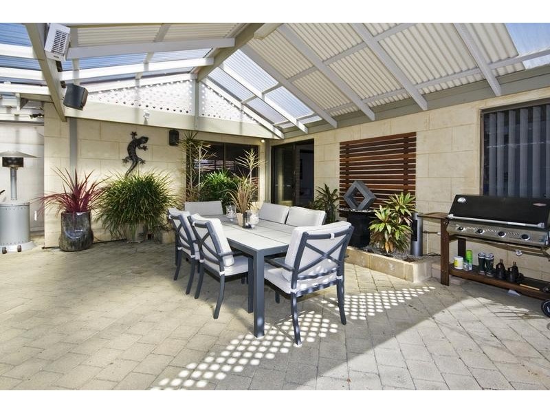 8 Escalus Street, Coolbellup WA 6163