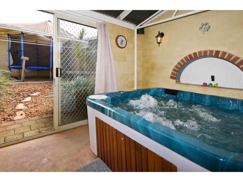 8 Escalus Street, Coolbellup WA 6163