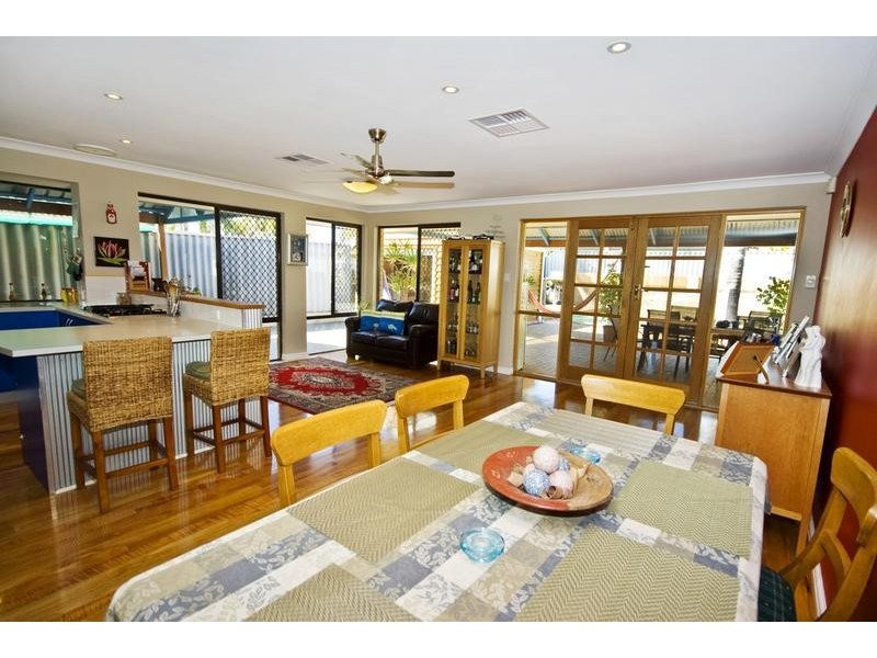 13 Larkspur Cross, Yangebup WA 6164