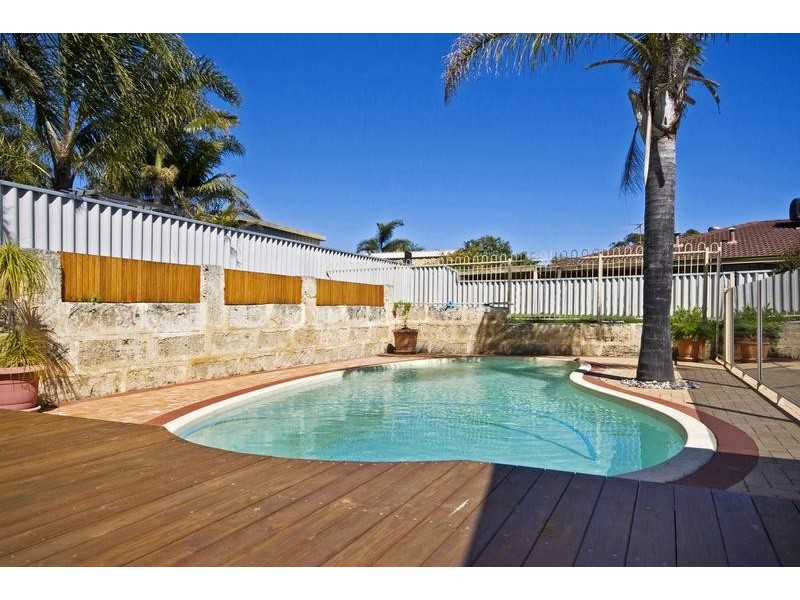 13 Larkspur Cross, Yangebup WA 6164