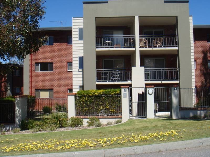 1/15 Rosalind Way, Coolbellup WA 6163