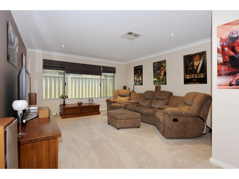 13 Normanby Bend, Success WA 6164