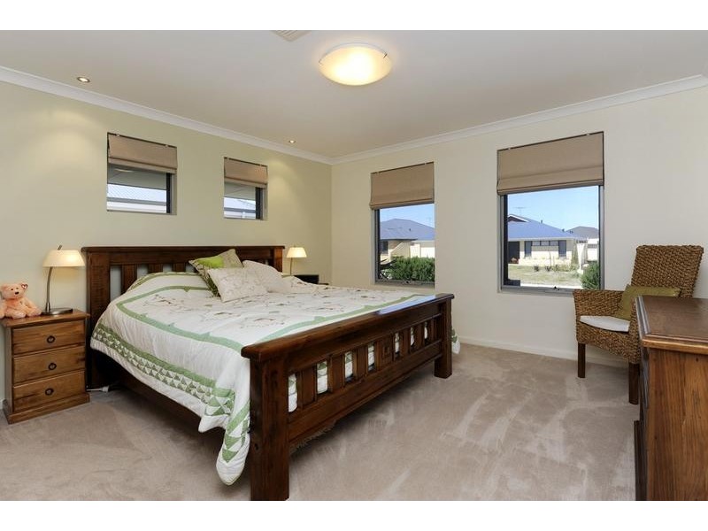 13 Normanby Bend, Success WA 6164