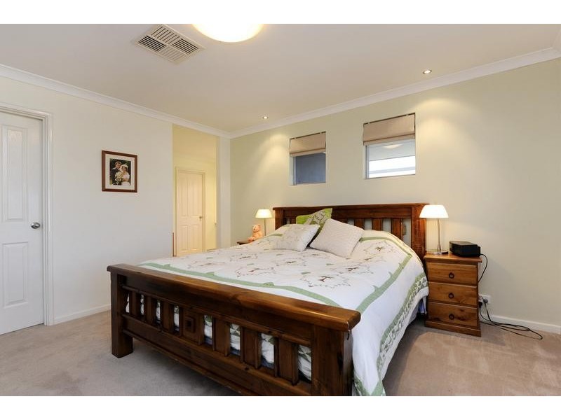 13 Normanby Bend, Success WA 6164