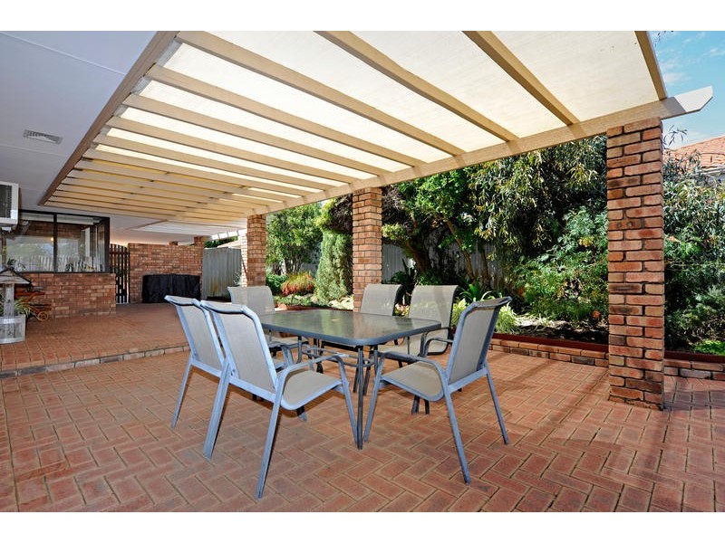 18 Earnshaw Loop, Leeming WA 6149