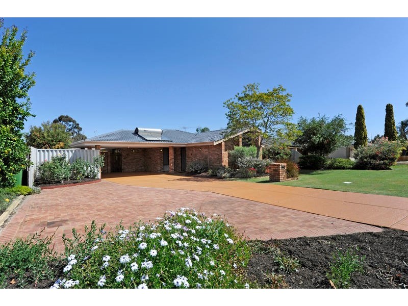 18 Earnshaw Loop, Leeming WA 6149