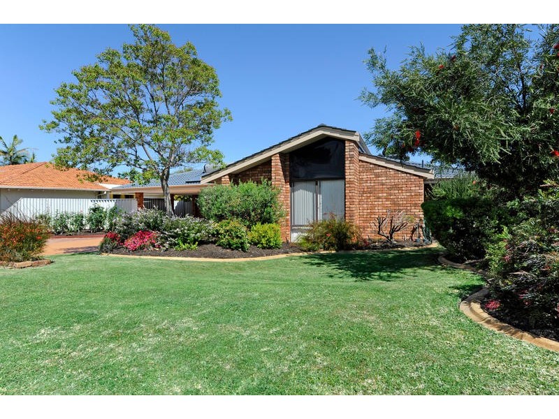 18 Earnshaw Loop, Leeming WA 6149