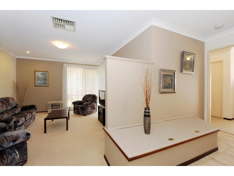 18 Earnshaw Loop, Leeming WA 6149