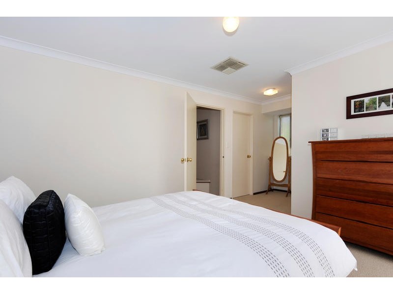 18 Earnshaw Loop, Leeming WA 6149