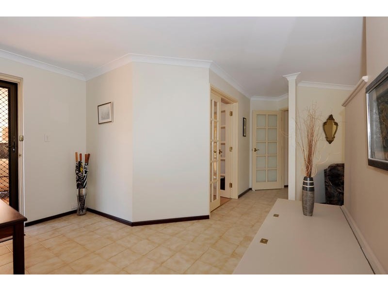 18 Earnshaw Loop, Leeming WA 6149