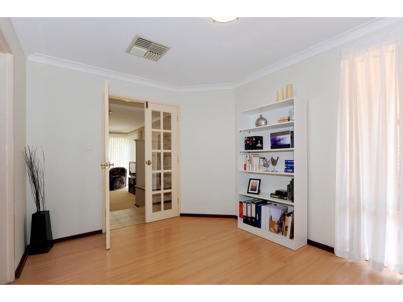 18 Earnshaw Loop, Leeming WA 6149