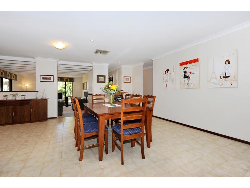 18 Earnshaw Loop, Leeming WA 6149