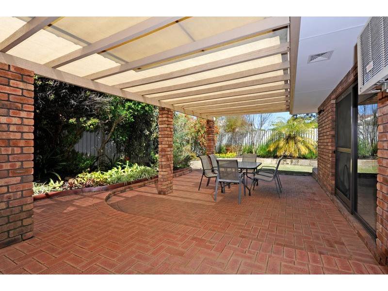 18 Earnshaw Loop, Leeming WA 6149