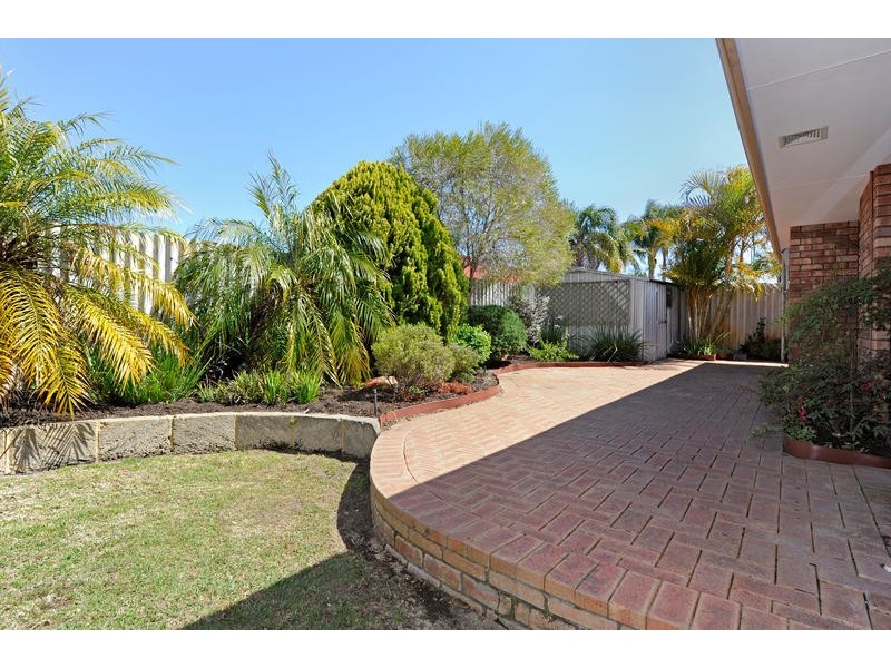 18 Earnshaw Loop, Leeming WA 6149