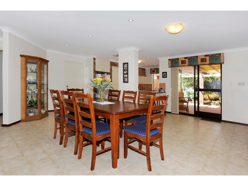18 Earnshaw Loop, Leeming WA 6149