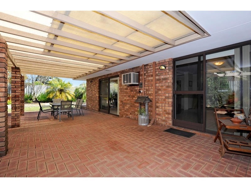 18 Earnshaw Loop, Leeming WA 6149