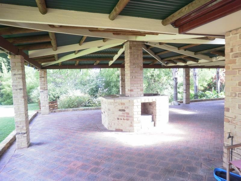218 Foxton Drive, Oakford WA 6121