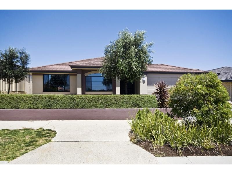 9 Plumwood Avenue, Hammond Park WA 6164