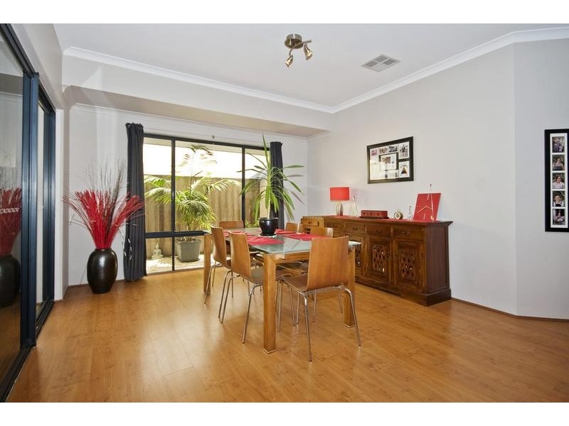 9 Plumwood Avenue, Hammond Park WA 6164