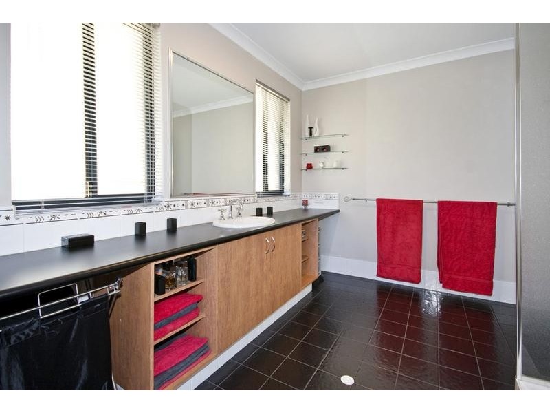 9 Plumwood Avenue, Hammond Park WA 6164