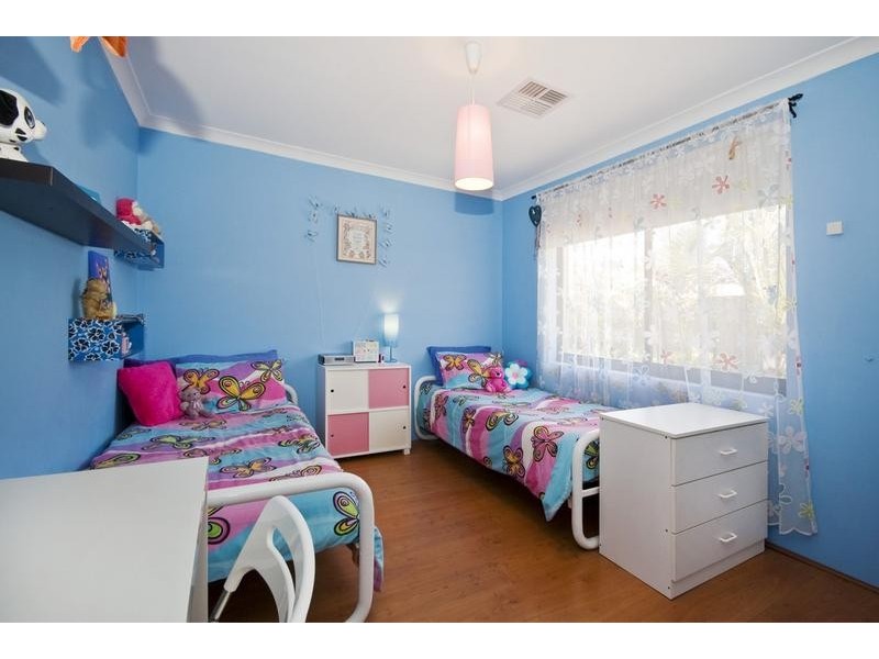 9 Plumwood Avenue, Hammond Park WA 6164