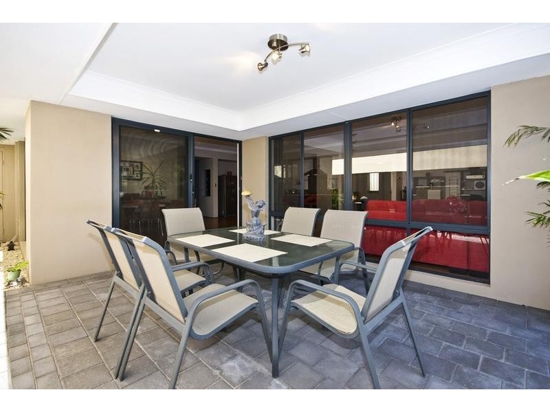 9 Plumwood Avenue, Hammond Park WA 6164