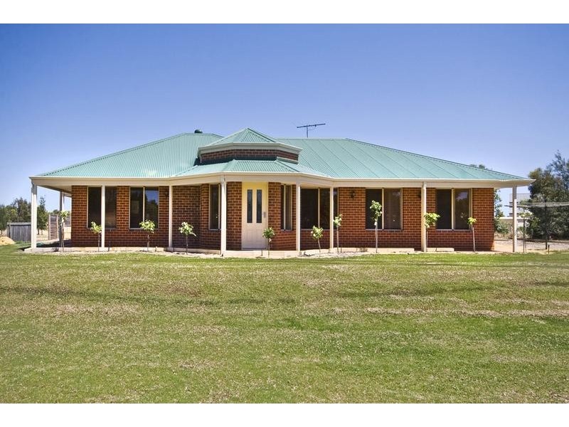 132 Bullock Drive, Oakford WA 6121