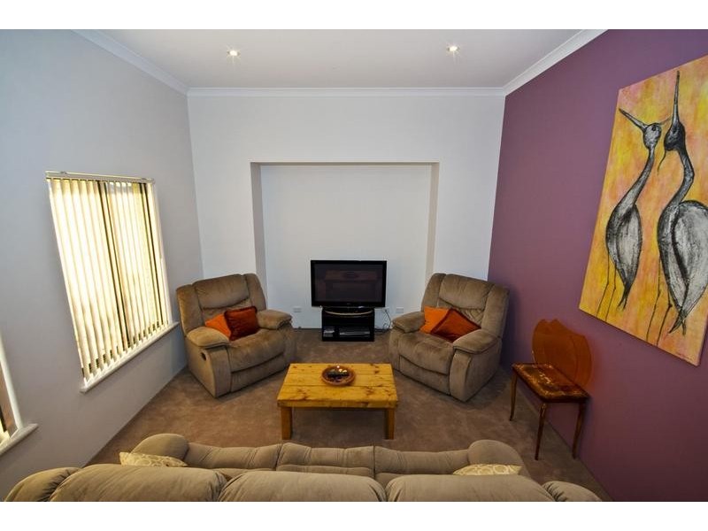 7 Sunflower Road, Success WA 6164