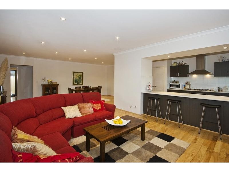 7 Sunflower Road, Success WA 6164