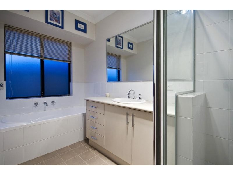 7 Sunflower Road, Success WA 6164